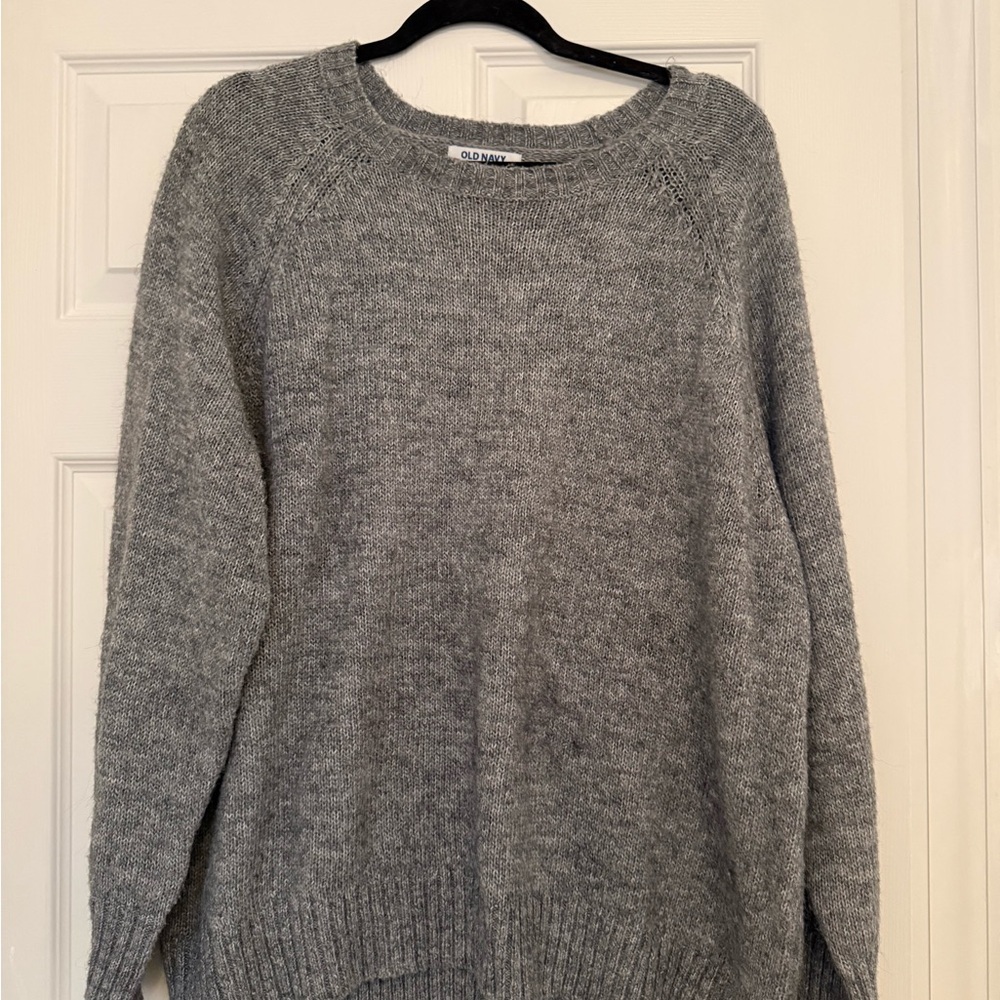 Old Navy Women's Light Gray Crew Neck Sweater
